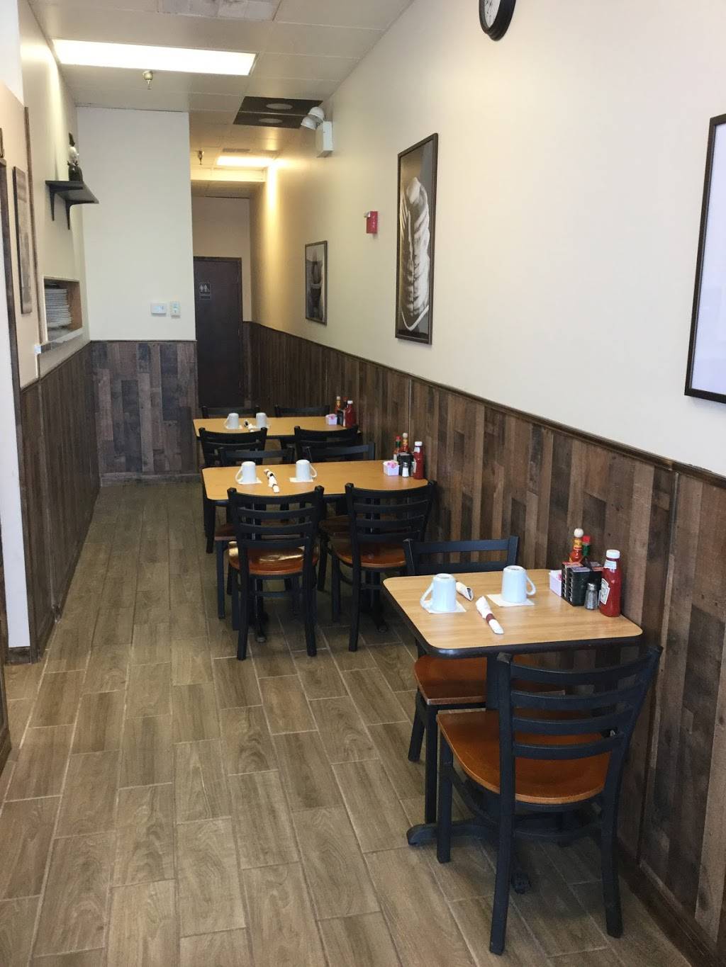 Manny’s Café | restaurant | 184 N Gary Ave, Carol Stream, IL 60188, USA | 6309492981 OR +1 630-949-2981