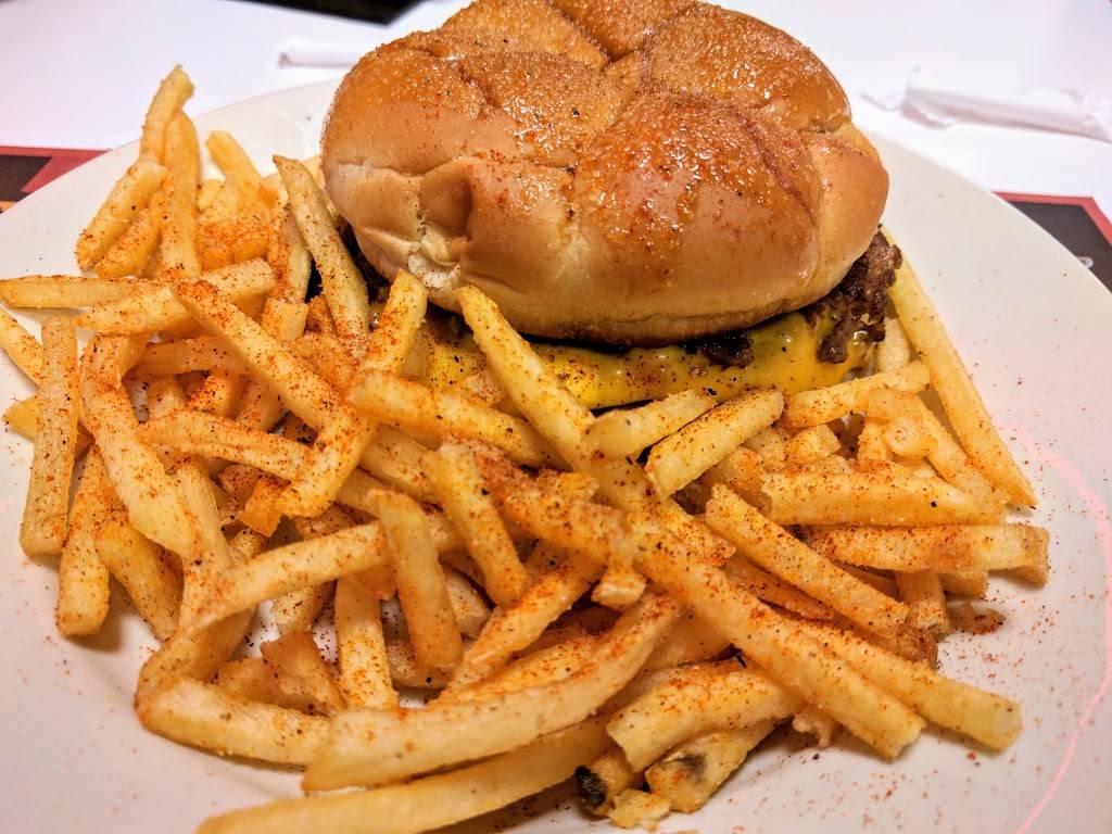 Steak n Shake | restaurant | 16201 N Dale Mabry Hwy, Tampa, FL 33618, USA | 8139081567 OR +1 813-908-1567