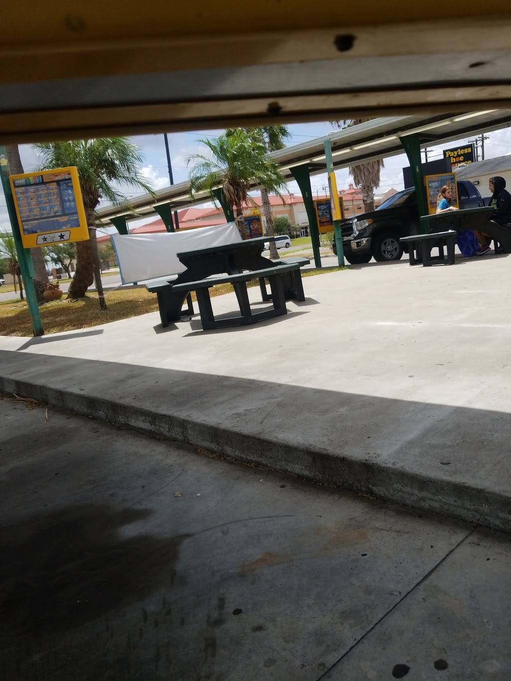 Stars Drive-in | restaurant | 2111 Brahma Blvd, Kingsville, TX 78363, USA | 3612219491 OR +1 361-221-9491