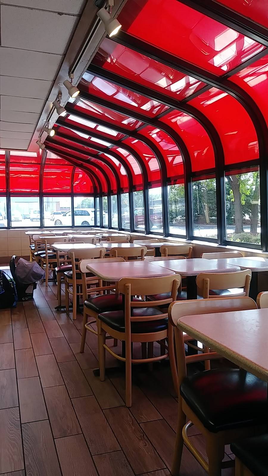 Wendys | restaurant | 2310 S 43rd St, Milwaukee, WI 53219, USA | 4143840076 OR +1 414-384-0076