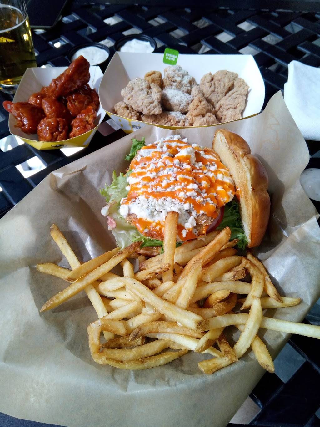 Buffalo Wild Wings | meal takeaway | 9390 Dynasty Dr #101, Fort Myers, FL 33905, USA | 2392109464 OR +1 239-210-9464