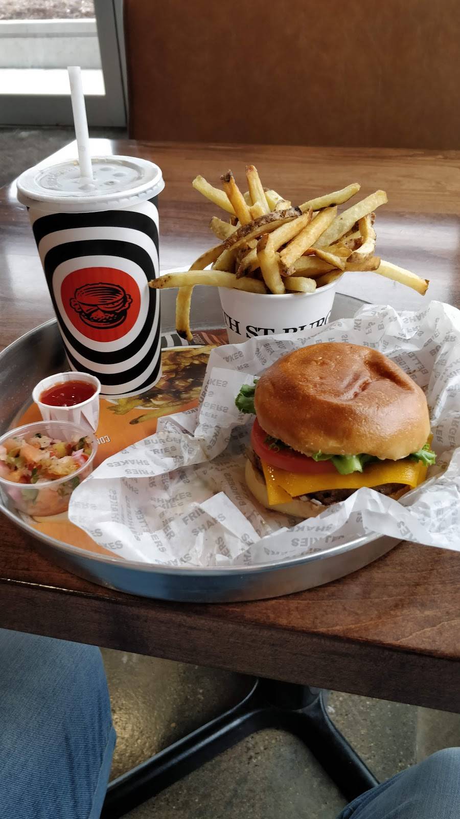 South St. Burger | restaurant | 190 Clair Rd E, Guelph, ON N1L 1M7, Canada | 5197664644 OR +1 519-766-4644