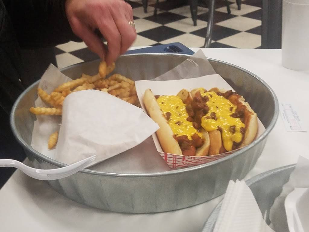 The Burger Garage & Ice Cream Shop | restaurant | 101 North Old, US-81, Hesston, KS 67062, USA | 3162833000 OR +1 316-283-3000