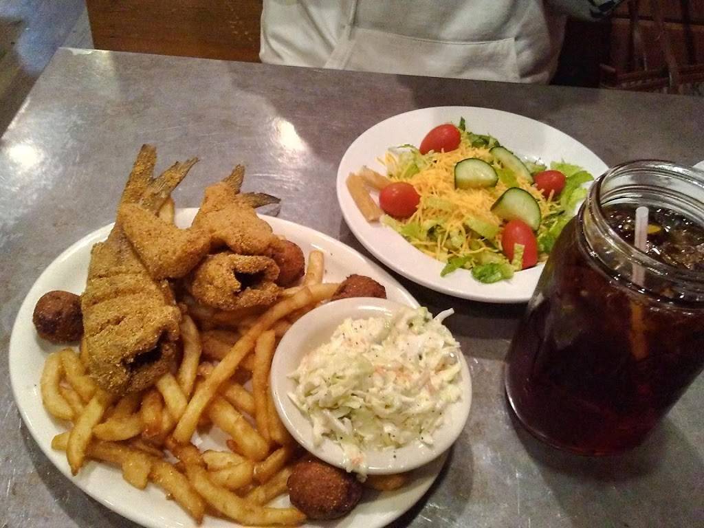 HushPuppies Catfish and Seafood Restaurant | restaurant | 721 Fairpark Dr, Henderson, TX 75654, USA | 9036557933 OR +1 903-655-7933