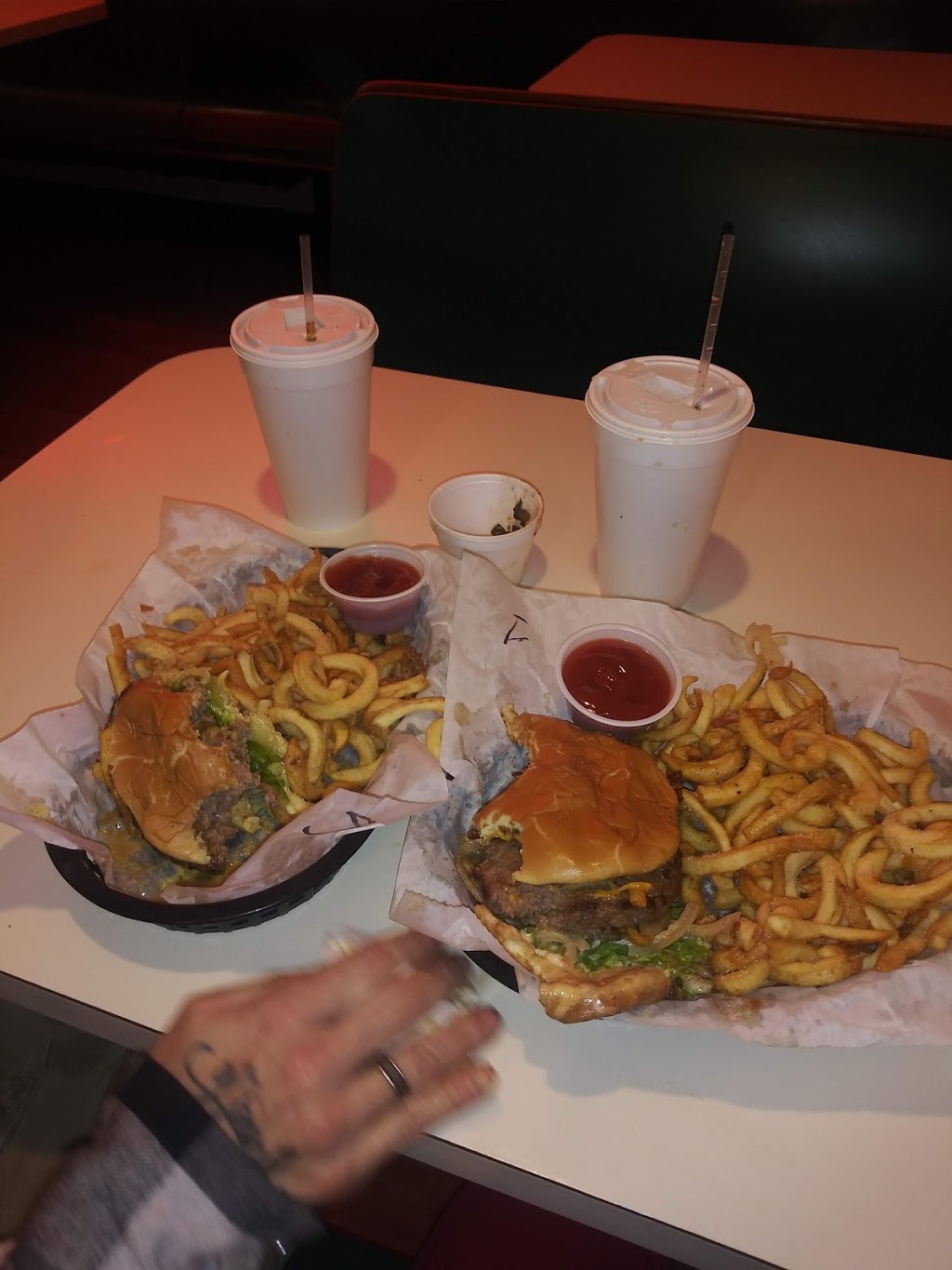 Hardens Hamburgers | restaurant | 6611 S 101st E Ave, Tulsa, OK 74133, USA | 9182128105 OR +1 918-212-8105