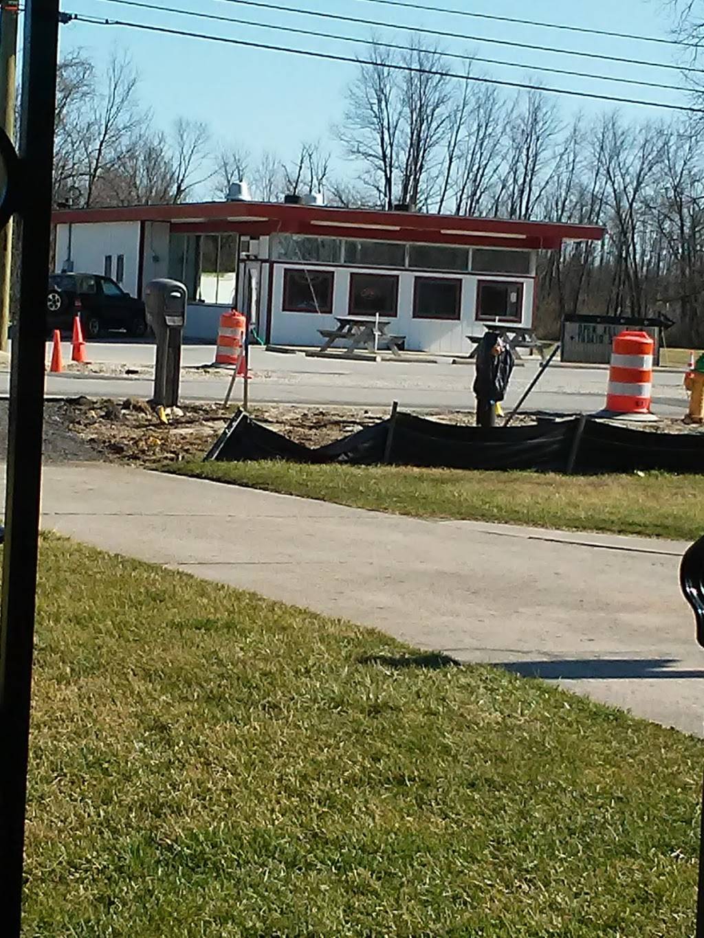 Hoosier Drive-In | restaurant | 1525 Etna Ave, Huntington, IN 46750, USA | 2603567826 OR +1 260-356-7826