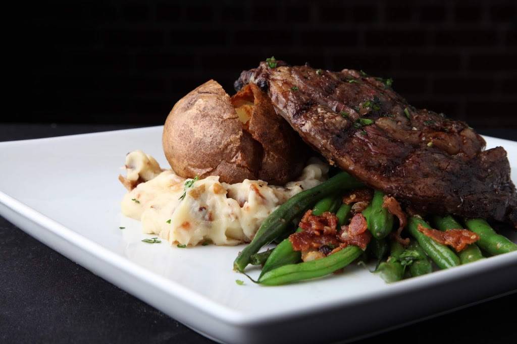 The 77 GRill & LOUNGE | restaurant | 152 N Hockett St, Porterville, CA 93257, USA | 5592028471 OR +1 559-202-8471