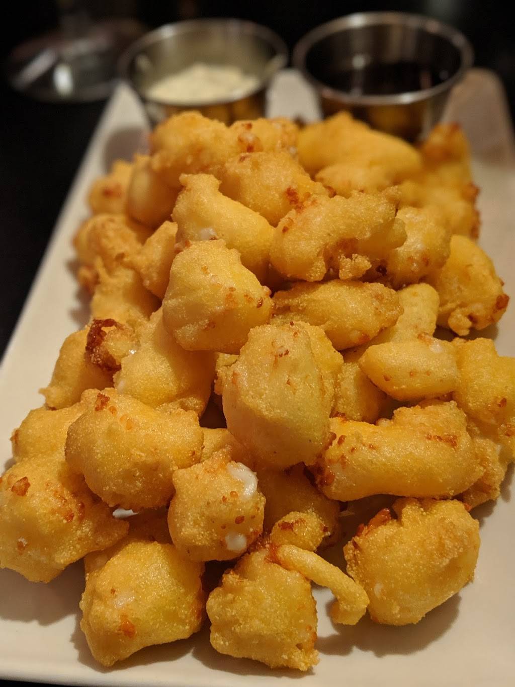 The Commodore Bar & Restaurant | restaurant | 79 Western Ave N, St Paul, MN 55102, USA | 6513305999 OR +1 651-330-5999