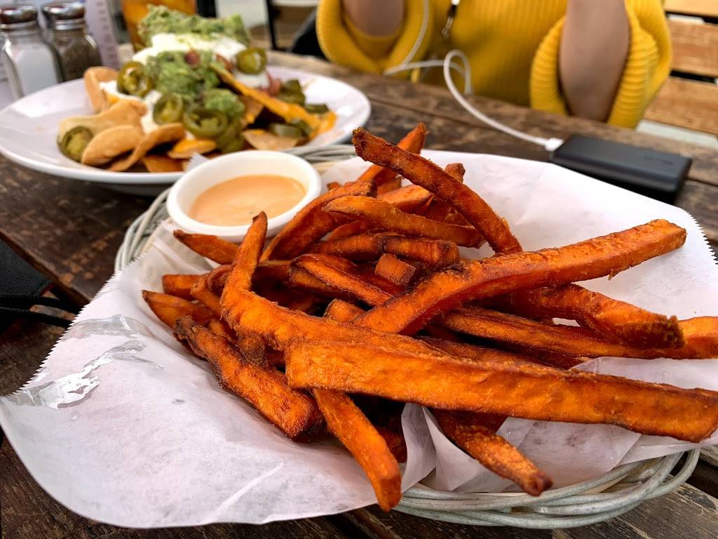 Hi Dive Bar | restaurant | 28 Pier, San Francisco, CA 94105, USA | 4159770170 OR +1 415-977-0170