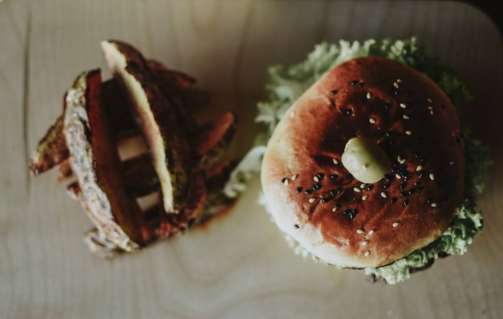 Top burger & wings | restaurant | Carr. Transpeninsular, Chapultepec, 22785 Ensenada, B.C., Mexico | 016461732144 OR +52 646 173 2144