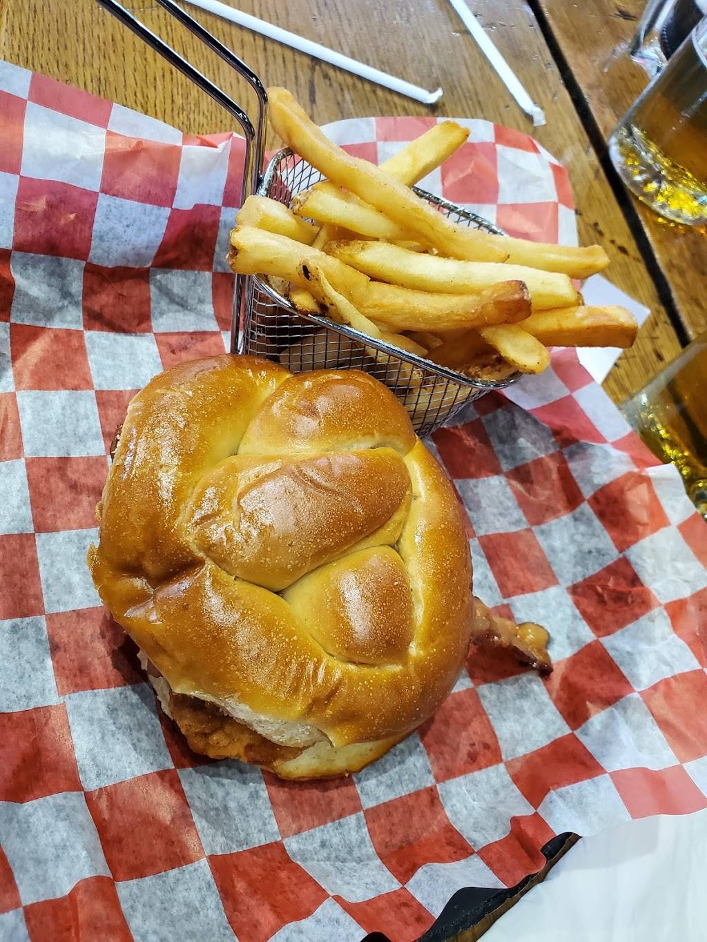 Chrome Horse Saloon | night club | 1201 3rd St SE, Cedar Rapids, IA 52401, USA | 3192004440 OR +1 319-200-4440