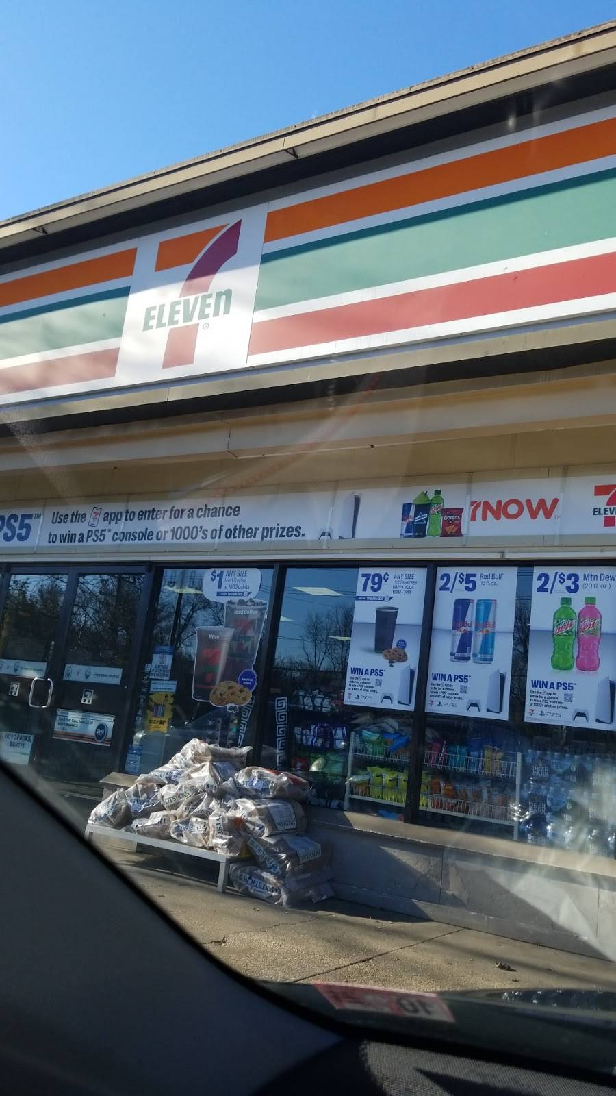 7-Eleven | bakery | 8010 Richmond Hwy, Alexandria, VA 22306, USA | 7037994701 OR +1 703-799-4701