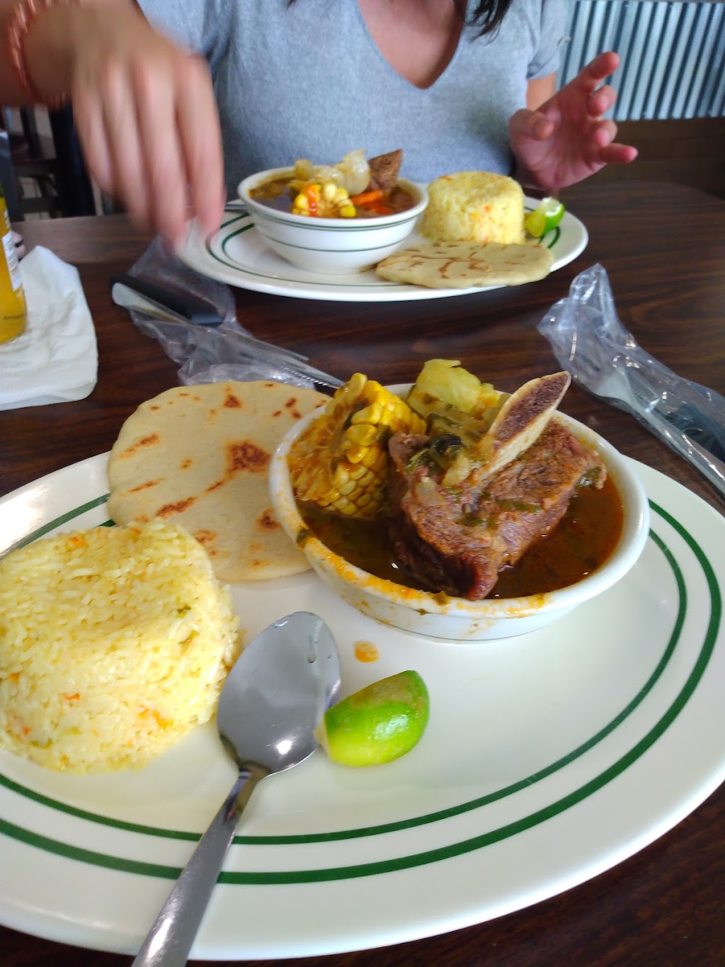 Cuscatleco cafe | restaurant | 1951 Johnson St, Hollywood, FL 33020, USA | 9548423959 OR +1 954-842-3959