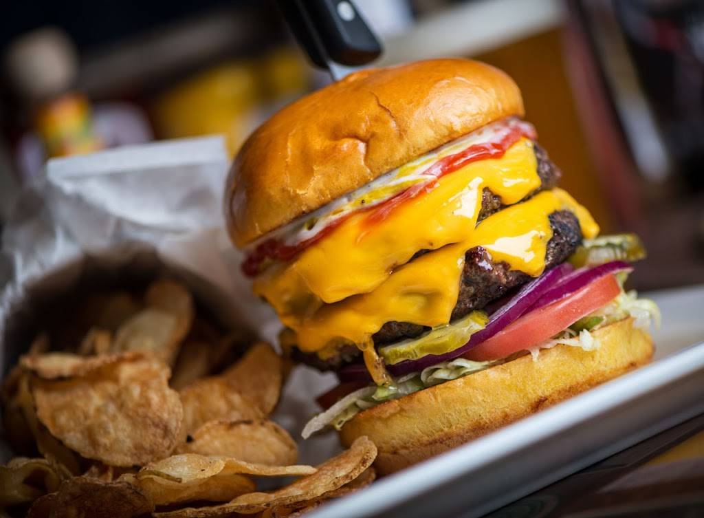 Cold Beers & Cheeseburgers | restaurant | 5005 E Chandler Blvd, Phoenix, AZ 85048, USA | 4805906502 OR +1 480-590-6502