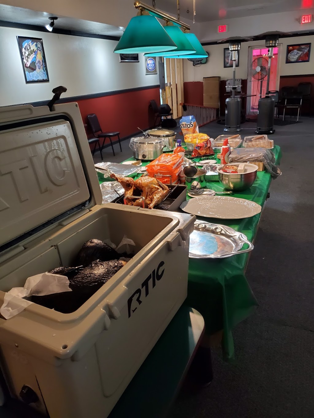 J W Cheers Inc | restaurant | 285 31st St SW, Barberton, OH 44203, USA | 3307069740 OR +1 330-706-9740