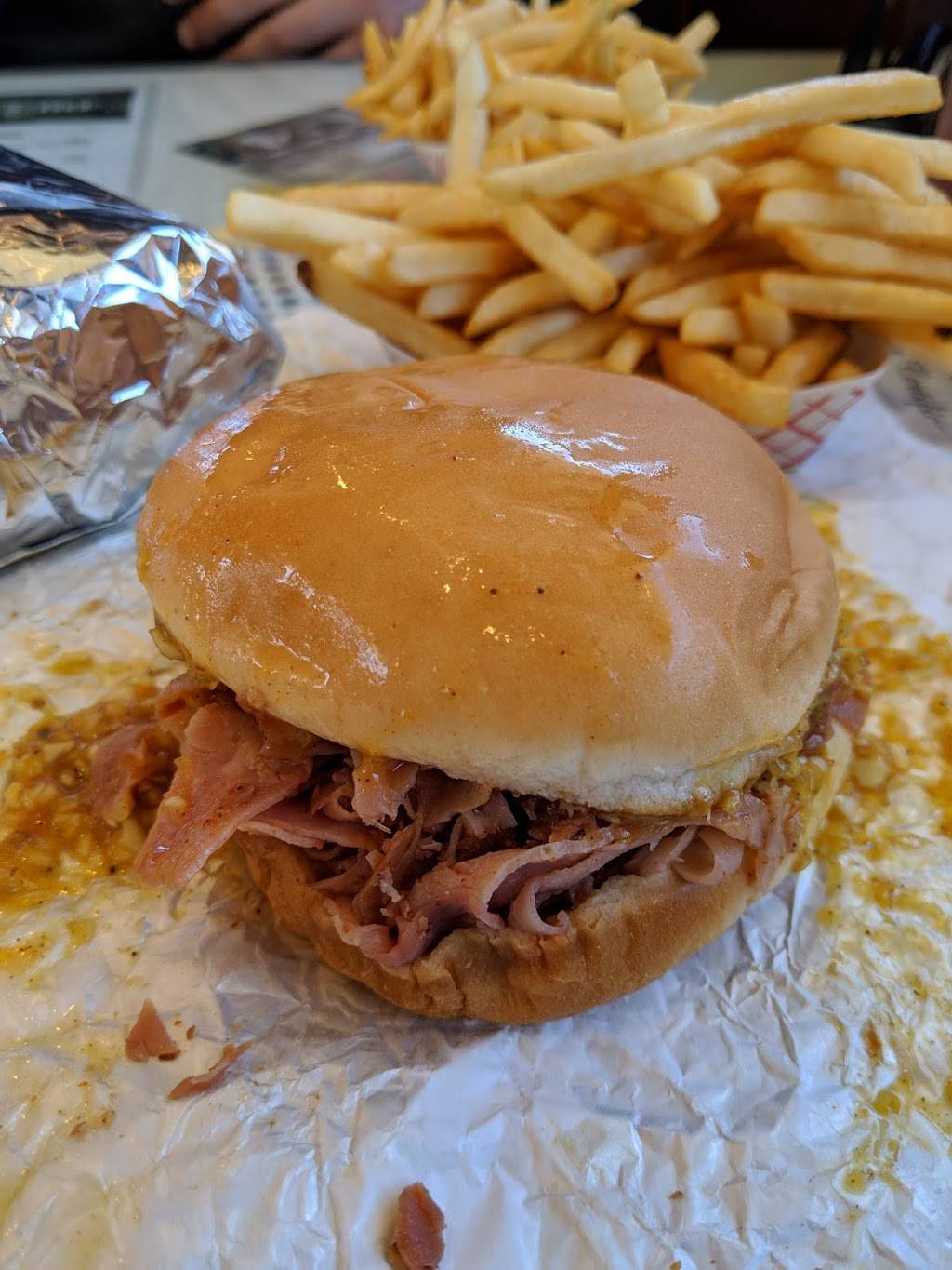 US 31 Bar-B-Q | restaurant | 151 W Muskegon Ave, Muskegon, MI 49440, USA | 2317223948 OR +1 231-722-3948