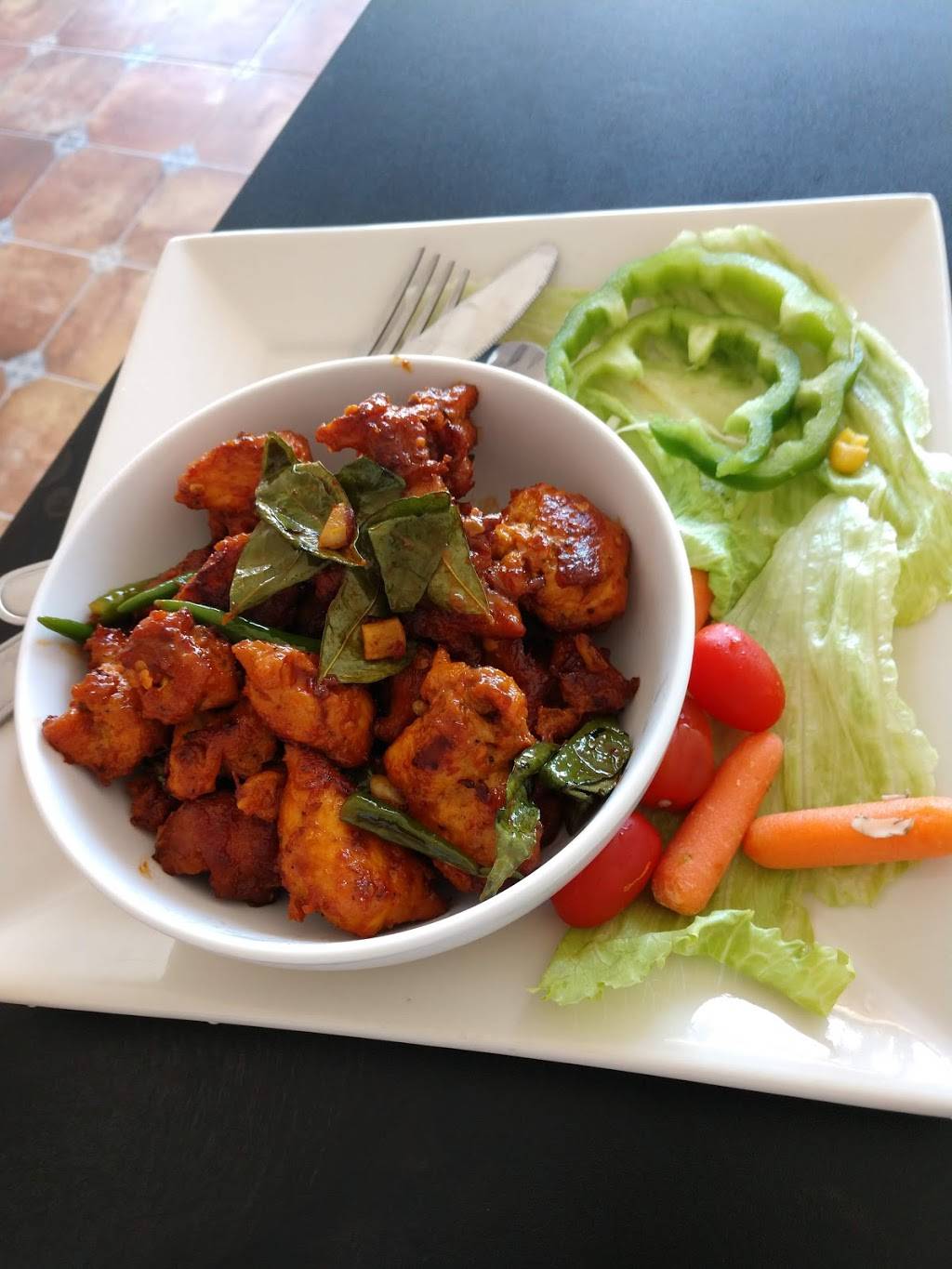 The Chicken Hut | restaurant | 426 E Lamar Blvd Ste 110, Arlington, TX 76011, USA | 6822700004 OR +1 682-270-0004