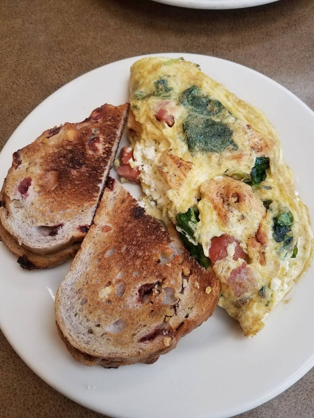 Thomass Family Dining | restaurant | 33971 Plymouth Rd, Livonia, MI 48150, USA | 7342618890 OR +1 734-261-8890