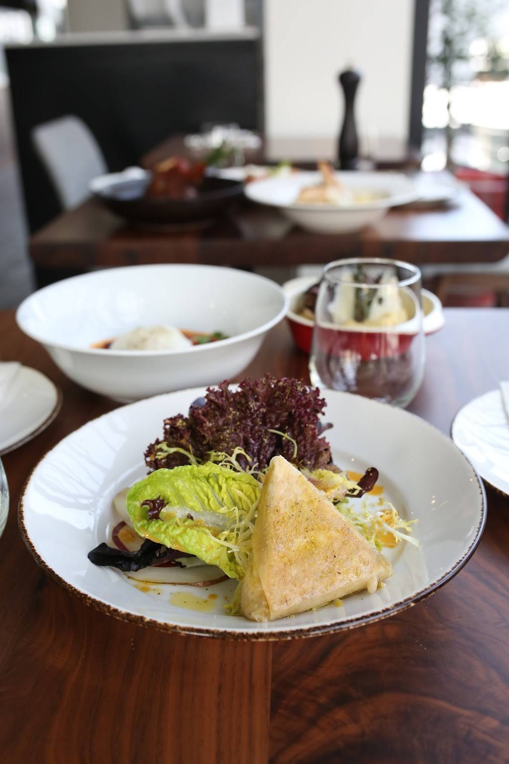 Chefs Not Here | restaurant | 8457 Melrose Ave, Los Angeles, CA 90069, USA | 3232724681 OR +1 323-272-4681