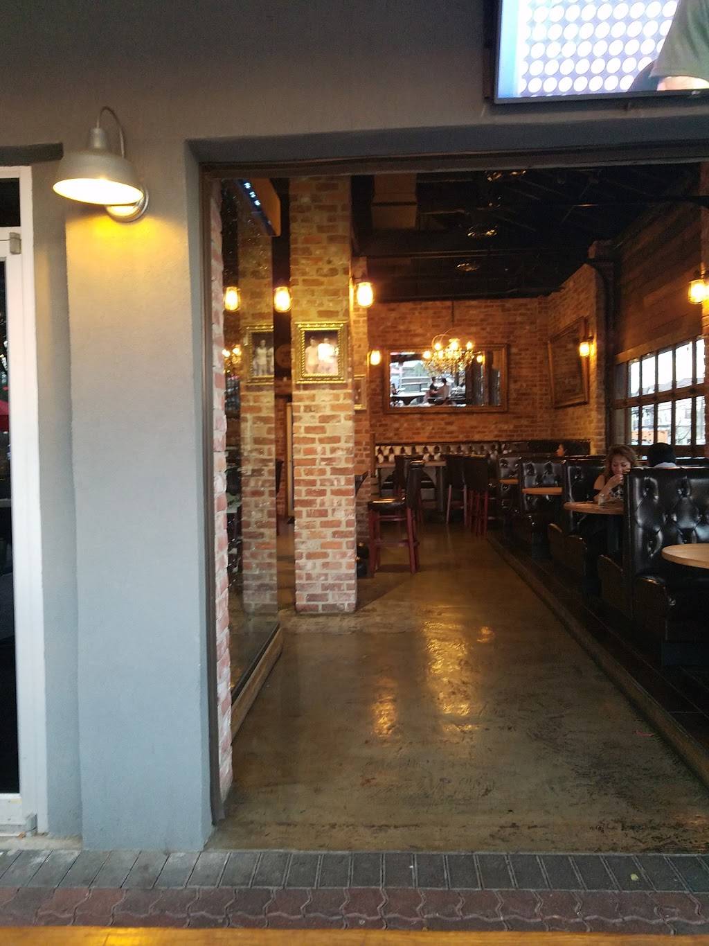 Revolver Houston | restaurant | 6502 Washington Ave, Houston, TX 77007, USA | 7138624555 OR +1 713-862-4555