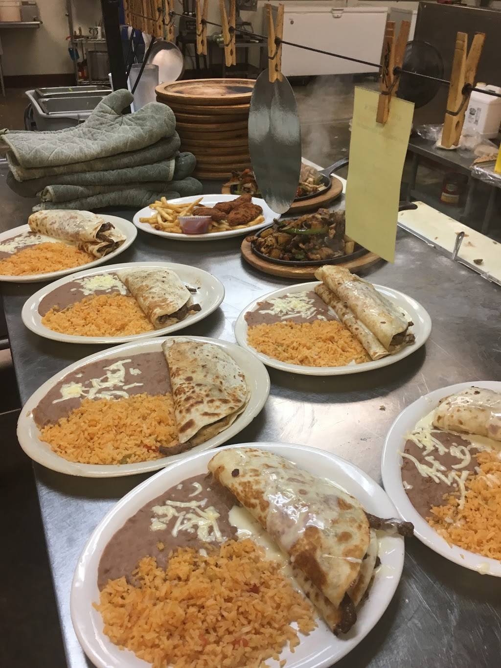 Cazadorez | restaurant | 117 N Milt Phillips Ave, Seminole, OK 74868, USA | 4053823320 OR +1 405-382-3320