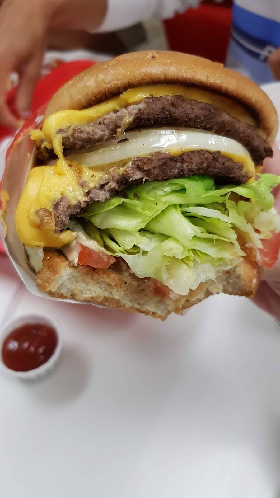 In-N-Out Burger | restaurant | 11 Rollins Rd, Millbrae, CA 94030, USA | 8007861000 OR +1 800-786-1000