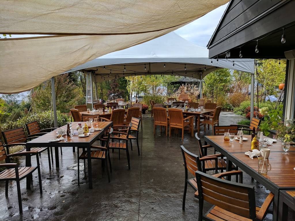 Crossroads | restaurant | 2 Cardwell Rd, Rosseau, ON P0C 1J0, Canada | 7057324343 OR +1 705-732-4343