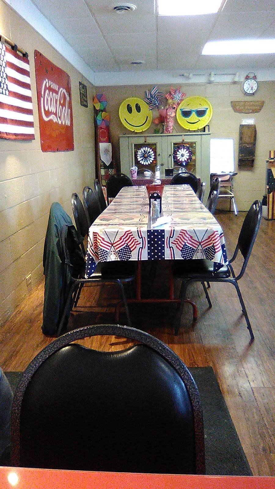 Moms Diner | restaurant | 105 Mckenzie St, Hudson, MI 49247, USA | 5174488444 OR +1 517-448-8444