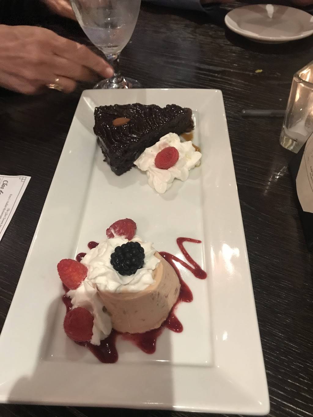 Enzos Italian Restaurant | restaurant | 134 N Mill St, Santa Paula, CA 93060, USA | 8059333444 OR +1 805-933-3444