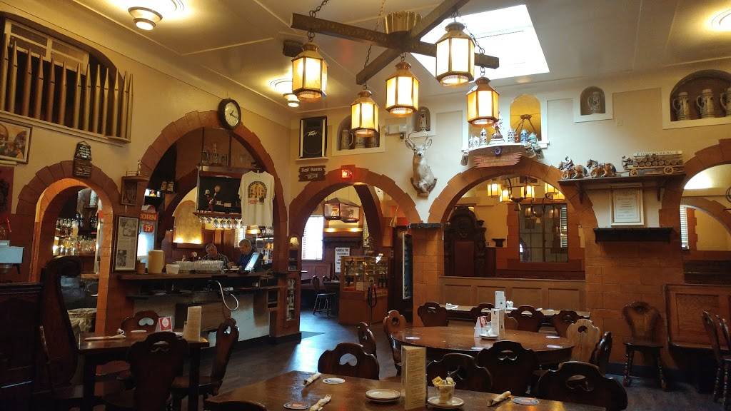 Dakota Inn | restaurant | 17324 John R St, Detroit, MI 48203, USA | 3138679722 OR +1 313-867-9722