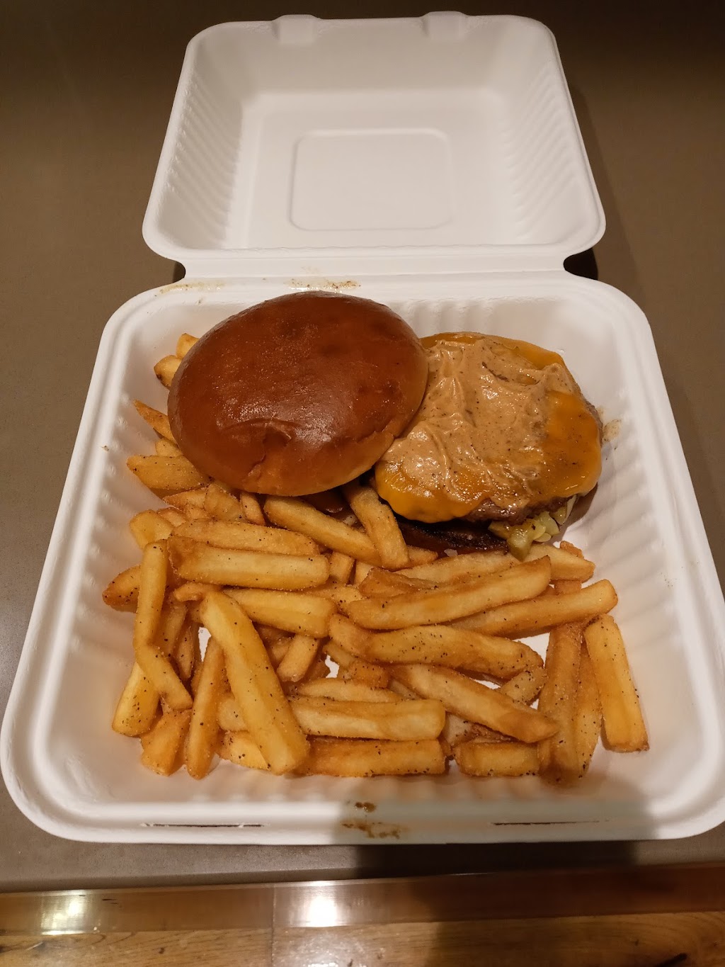 Lolas Coney Island - Loyola | restaurant | 6511 N Sheridan Rd, Chicago, IL 60626, USA | 7736879459 OR +1 773-687-9459