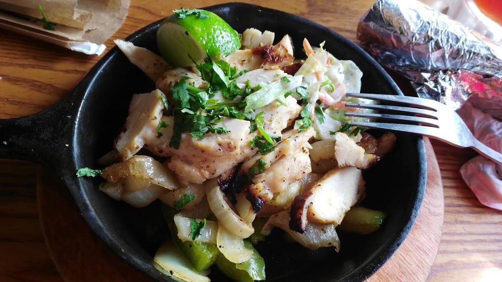 Chilis Grill & Bar | meal takeaway | 1610 N Cockrell Hill Rd, Dallas, TX 75211, USA | 2143395457 OR +1 214-339-5457