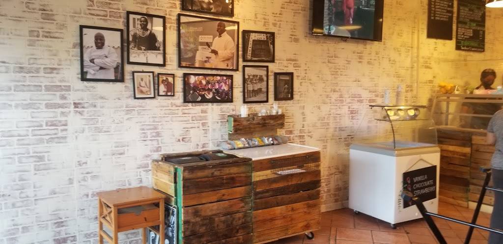 Soul Snack Bakery & Sweets | restaurant | 2704 E Tremont Ave, The Bronx, NY 10461, USA | 3476913137 OR +1 347-691-3137