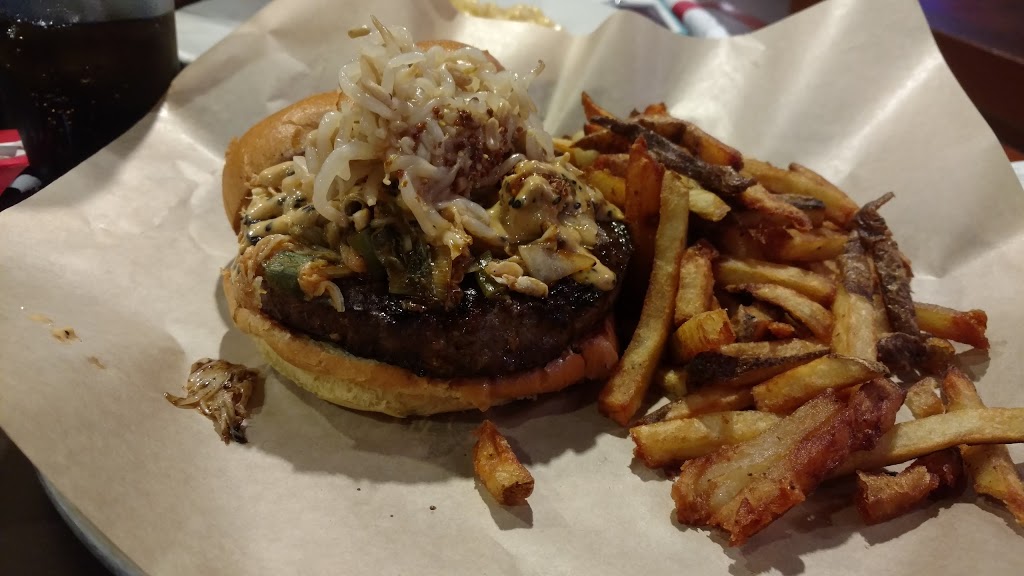 The Red Ring Bar & Grille | restaurant | 1015 Forbes Ave, Pittsburgh, PA 15282, USA | 4123963550 OR +1 412-396-3550