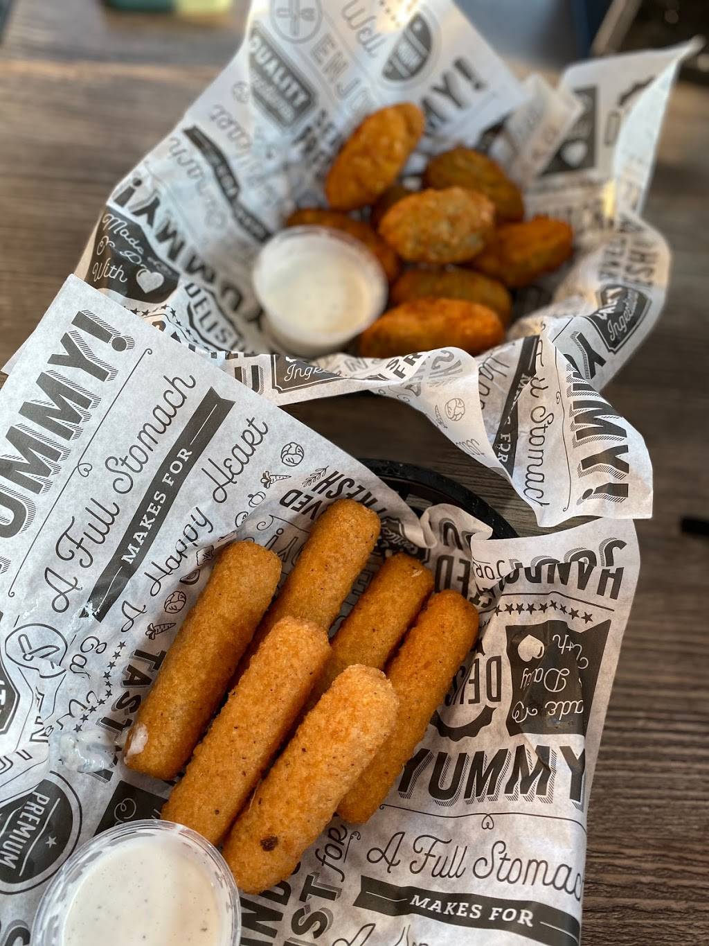 Bulldogs Cheesesteaks | restaurant | 22749 Michigan Ave, Dearborn, MI 48124, USA | 3133951000 OR +1 313-395-1000