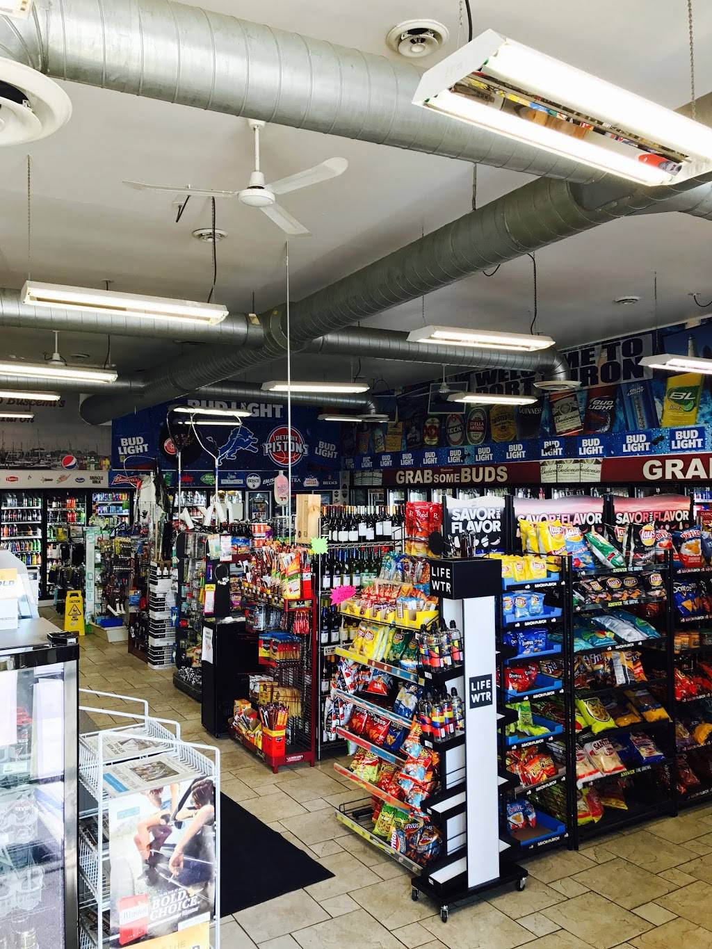 Buscemis Beverage Barrel | meal delivery | 1433 Military St, Port Huron, MI 48060, USA | 8109843617 OR +1 810-984-3617