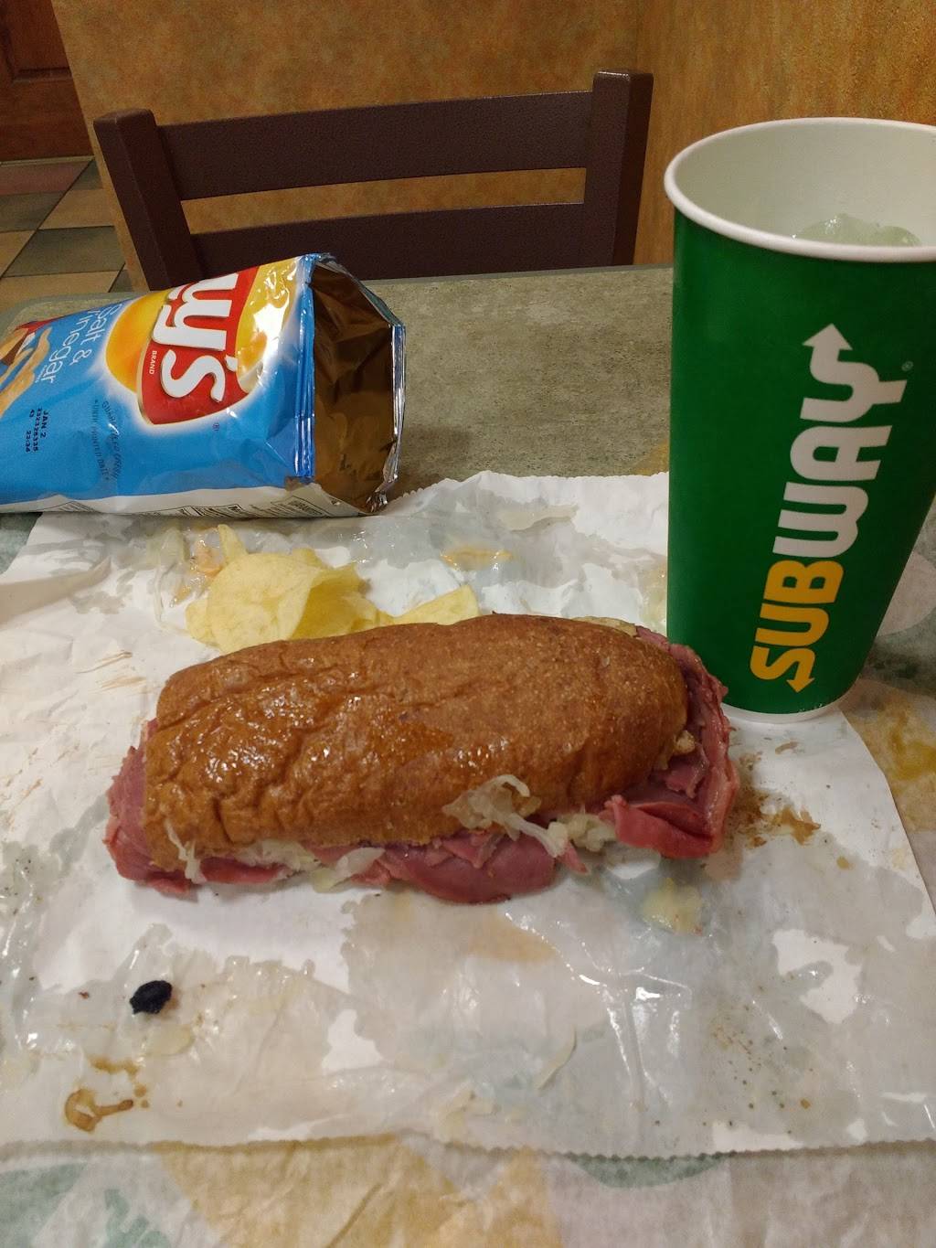 Subway | restaurant | 221 Lakeshore Pkwy, Homewood, AL 35209, USA | 2059424455 OR +1 205-942-4455