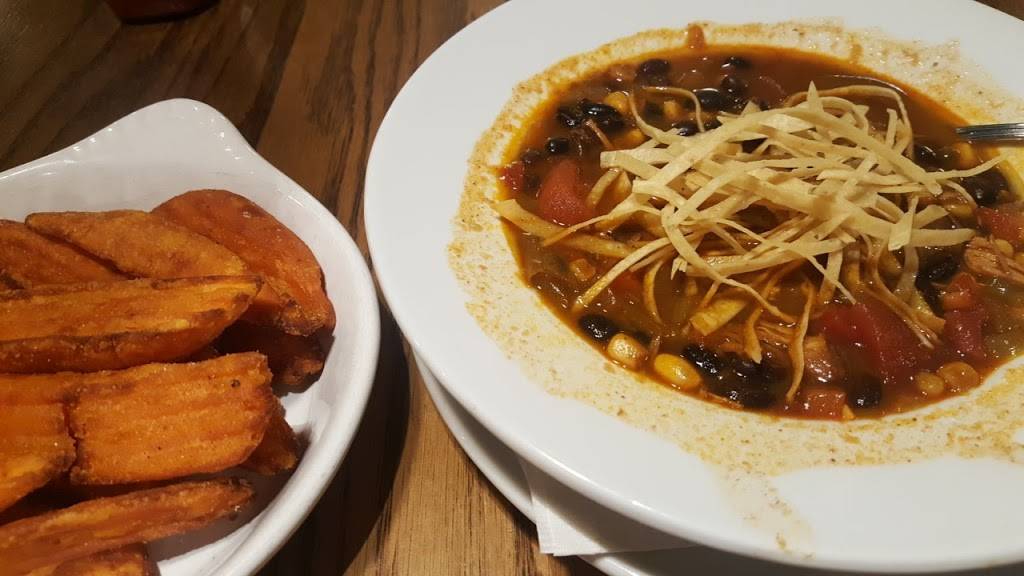 Pourhouse Bar & Grill | restaurant | 124 E 4th St, Loveland, CO 80537, USA | 9706691699 OR +1 970-669-1699