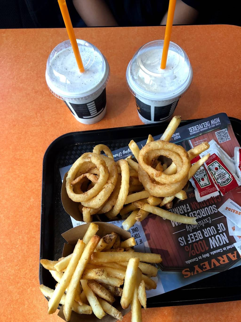 Harveys | restaurant | 2380 Wyandotte St W, Windsor, ON N9B 1K4, Canada | 5199737844 OR +1 519-973-7844