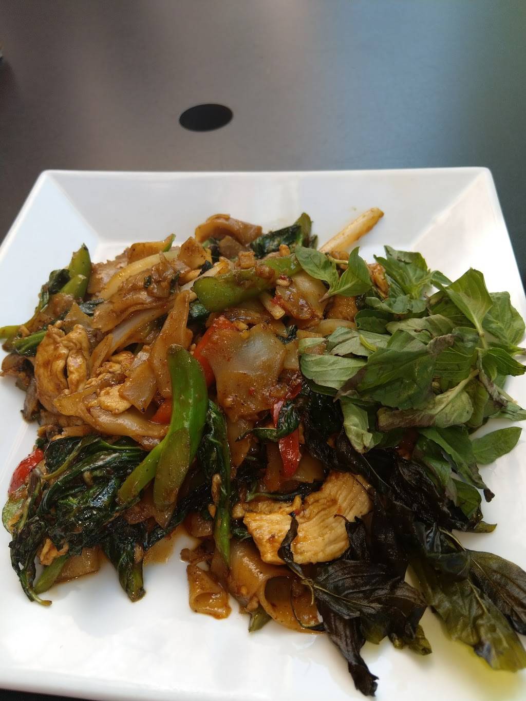 Thanida Thai Restaurant | restaurant | 835 N Royal St, Alexandria, VA 22314, USA | 7035356622 OR +1 703-535-6622