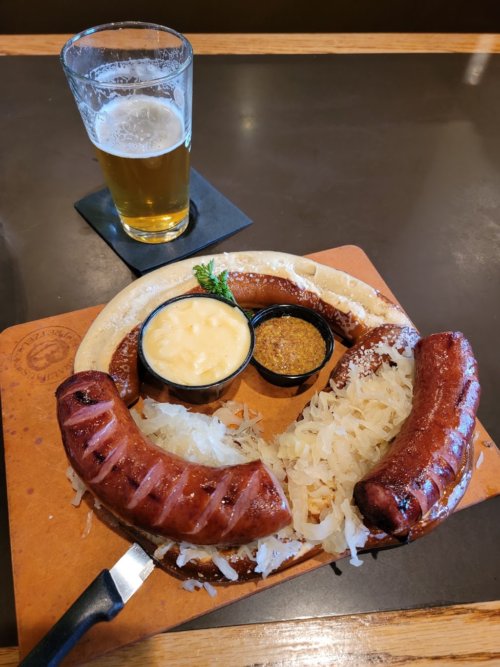 Kristalls Restaurant & Lounge | restaurant | 280 US-2, Leavenworth, WA 98826, USA | 5095485267 OR +1 509-548-5267