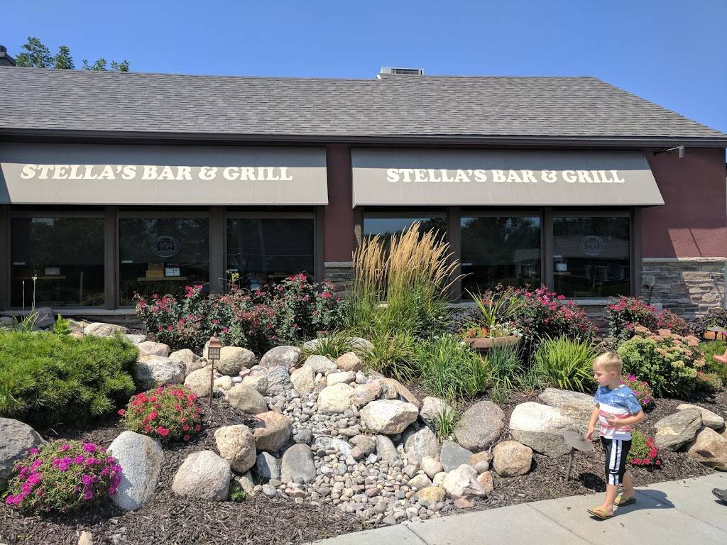 Stellas Bar & Grill | restaurant | 106 Galvin Rd S, Bellevue, NE 68005, USA | 4022916088 OR +1 402-291-6088