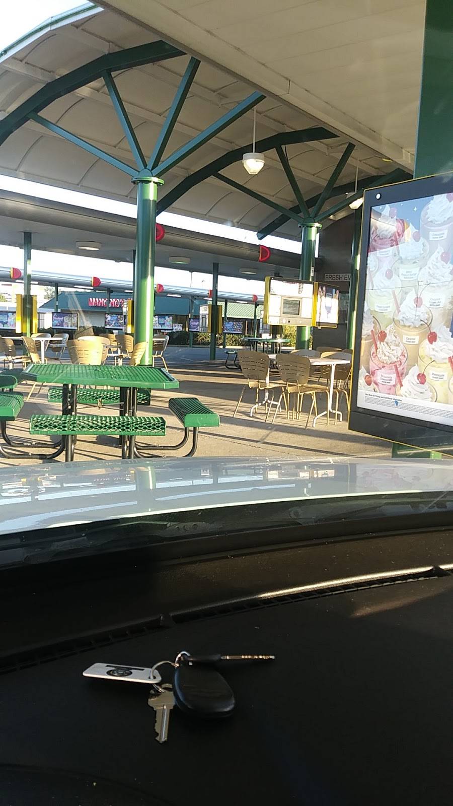 Sonic Drive-In | restaurant | Roger Wells Blvd, 200 North St, Glasgow, KY 42141, United States | 2706515422 OR +1 270-651-5422