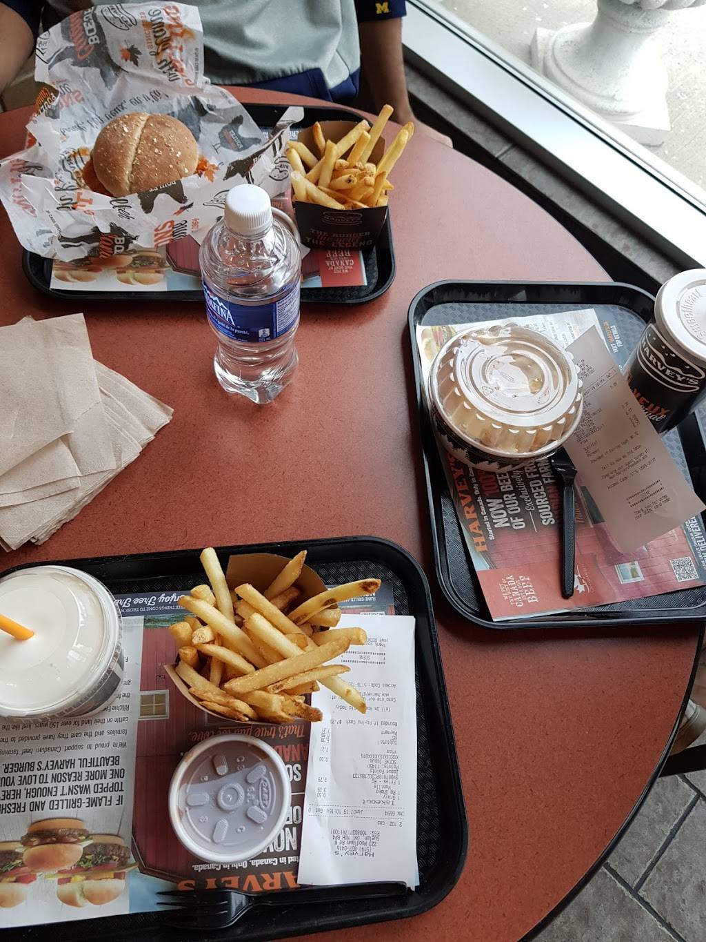 Harveys | restaurant | 223 Woodlawn Rd W, Guelph, ON N1H 8P4, Canada | 5198370416 OR +1 519-837-0416