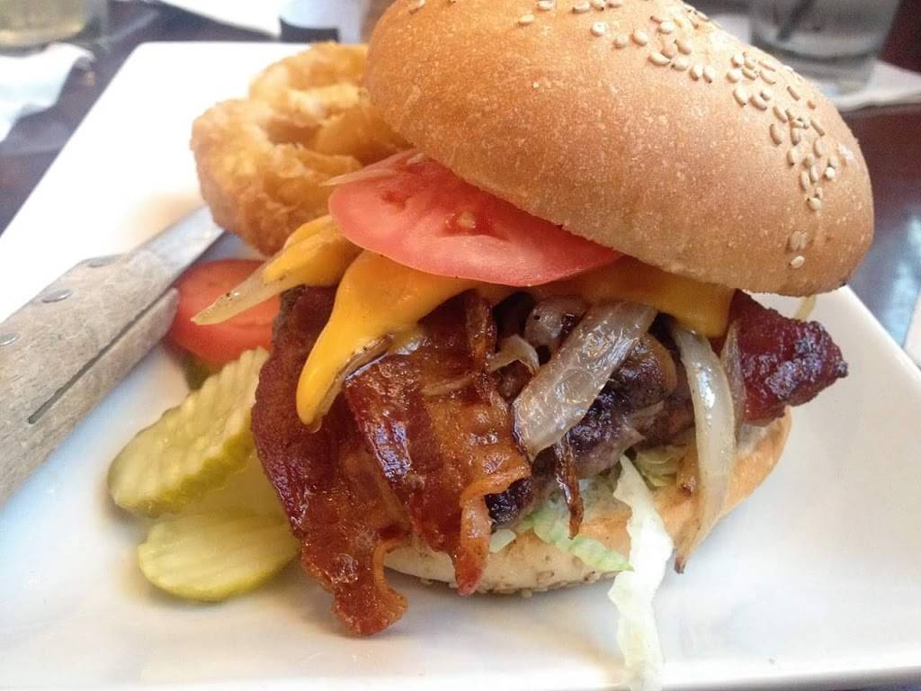 Hanks Tavern | restaurant | 2536 Henry St, Muskegon, MI 49441, USA | 2317606440 OR +1 231-760-6440