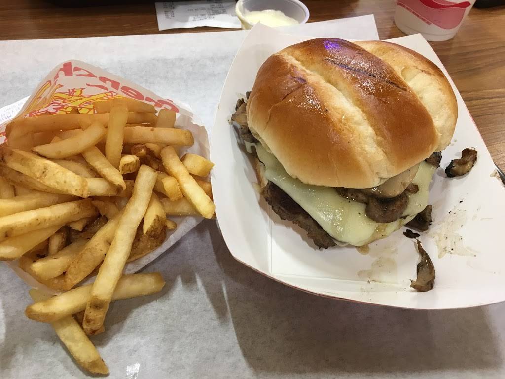 Claws Hot Dogs & Beef | restaurant | 90 E Geneva Square, Lake Geneva, WI 53147, USA | 2622487541 OR +1 262-248-7541