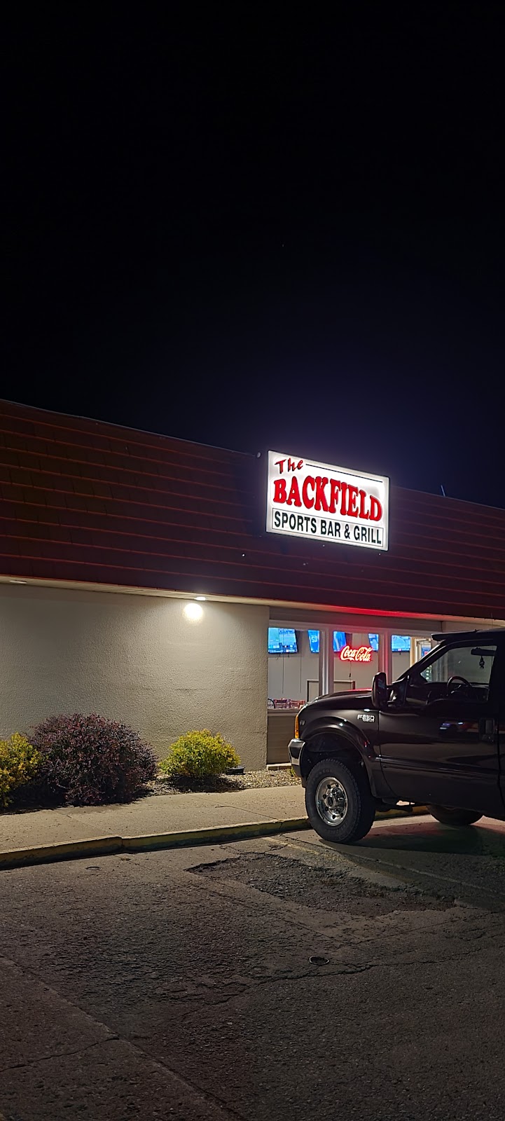 The Backfield Bar & Grill | restaurant | 2117 Antique City Dr, Walnut, IA 51577, USA | 7127842700 OR +1 712-784-2700