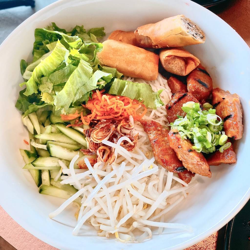 LemonGrass bistro | restaurant | 15911 Pomona Rincon Rd, Chino Hills, CA 91709, USA | 9092703493 OR +1 909-270-3493