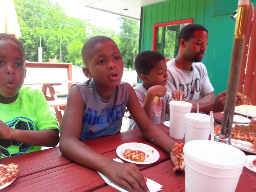 Pizza King | restaurant | 11162 US-52, Brookville, IN 47012, USA | 7656475929 OR +1 765-647-5929