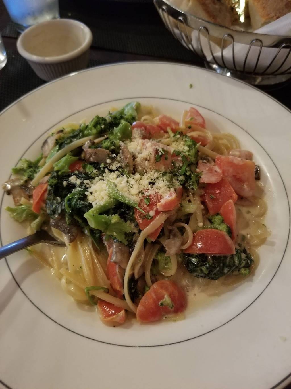 Portofinos Italian Restaurant Ayrsley | restaurant | 2127 Ayrsley Town Blvd, Charlotte, NC 28273, USA | 9802977090 OR +1 980-297-7090